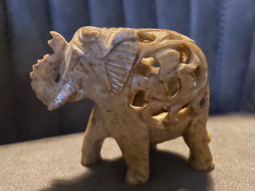 Handgesneden stenen olifant, Antiek en Kunst, Ophalen of Verzenden