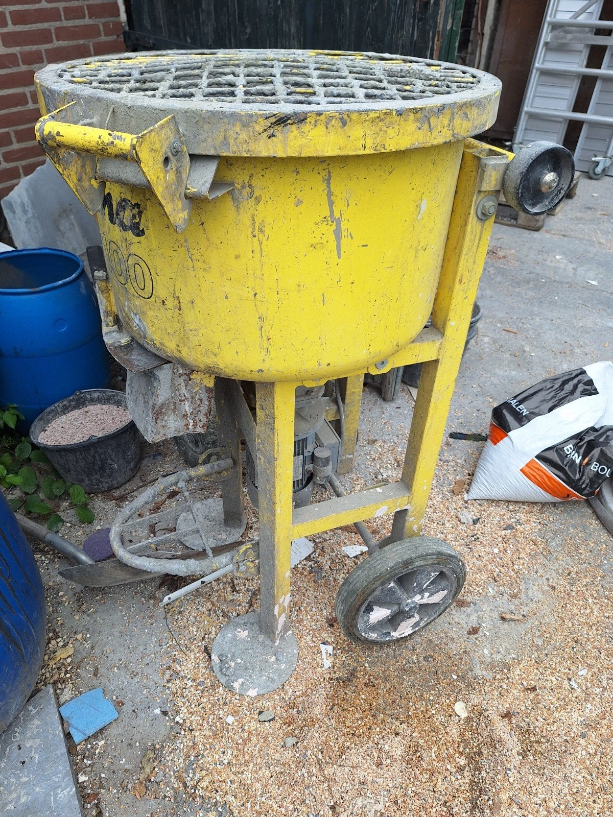 Gebruikte betonmolen/ dwangmenger, Ophalen, Gebruikt