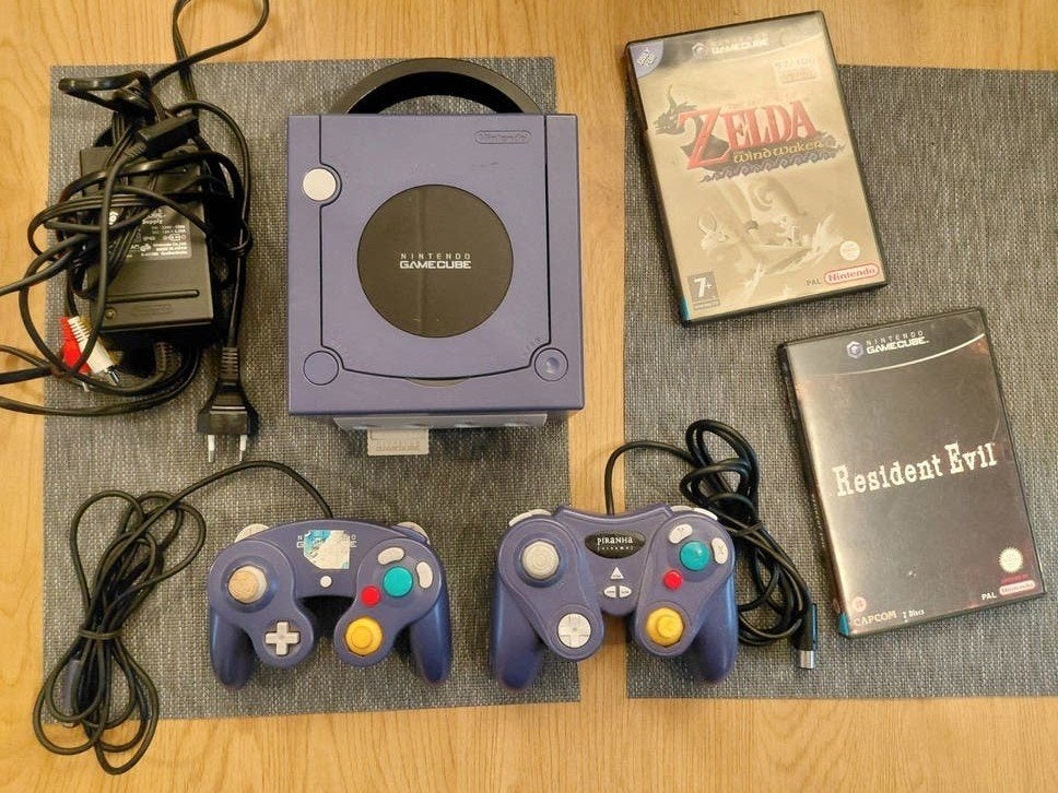 Nintendo GameCube indigo met 2 controllers en 2 spellen, Spelcomputers en Games, Games | Nintendo GameCube, Gebruikt, 2 spelers