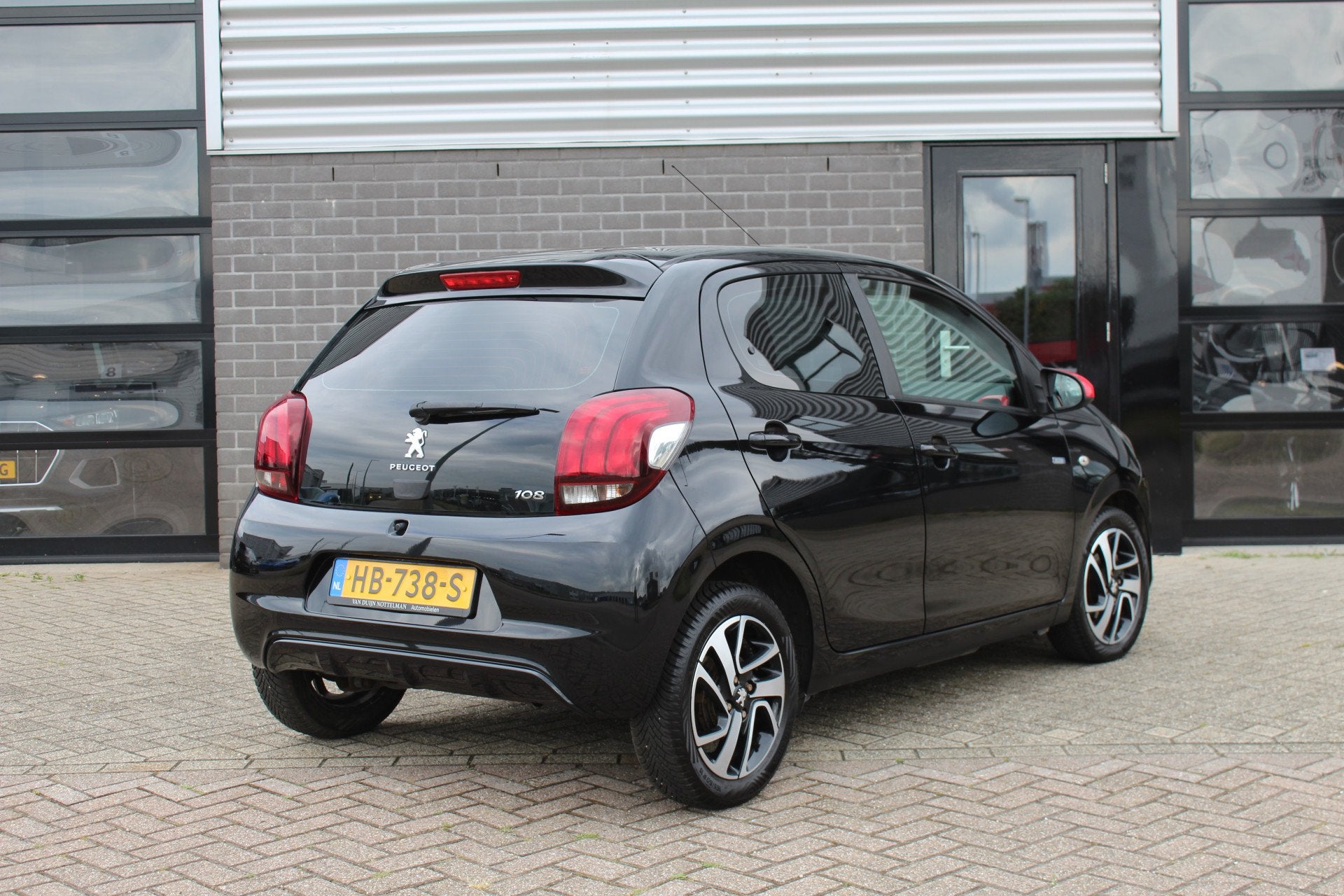 Peugeot 108 1.0 e-VTi Envy / Airco / LMV 15" / N.A.P., Voorwielaandrijving, Stof, Gebruikt, Met garantie (alle)