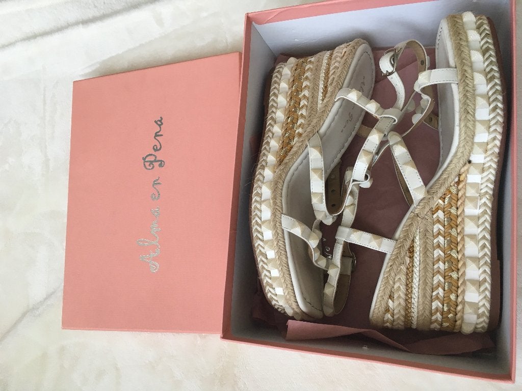 Alma en Peña Sleehakken  sandalen maat 41, Kleding | Dames, Schoenen, Alma en Pena, Beige, Nieuw, Ophalen of Verzenden