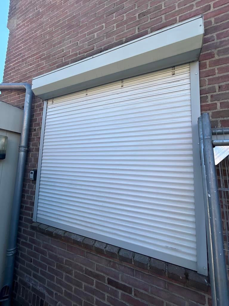 Rolluik 165x160 cm (incl. kast), Ophalen, Gebruikt, Wit, 150 tot 200 cm