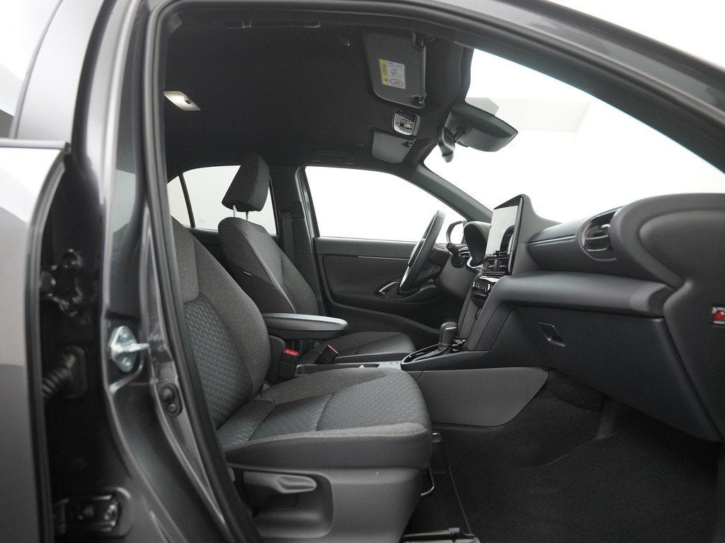 Toyota Yaris Cross 1.5 Hybrid 115 Dynamic | Stuur/Stoelverwa, Auto's, 12 maanden, Stof, Gebruikt, 116 pk