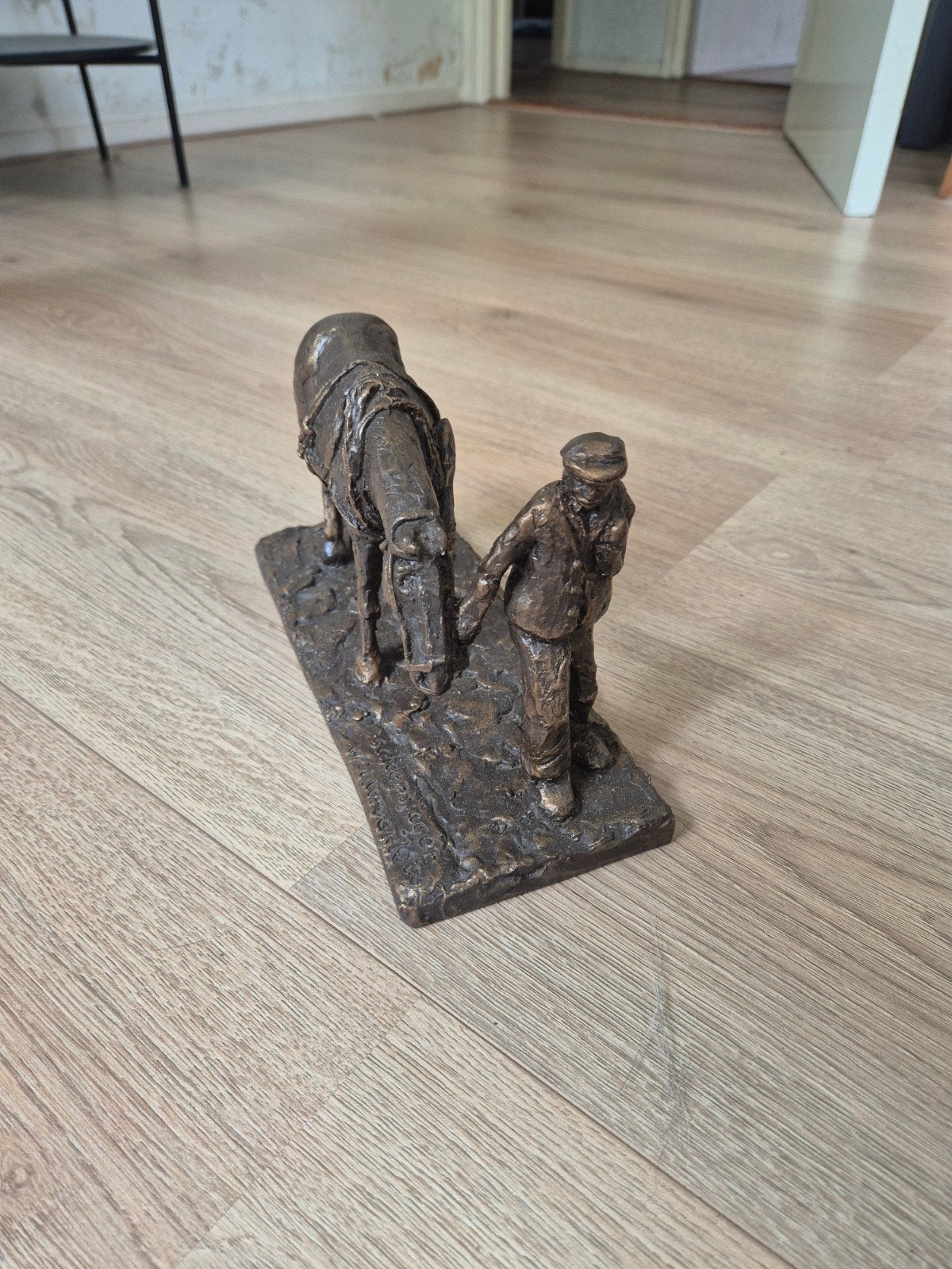 Bronzen beeld: Man met paard, Minder dan 20 cm, Ophalen of Verzenden, Brons, Scène