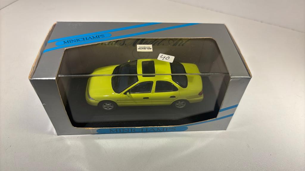 Ford mondeo limousine citrus geel minichamps 1.43, Auto, Ophalen of Verzenden, MiniChamps, A