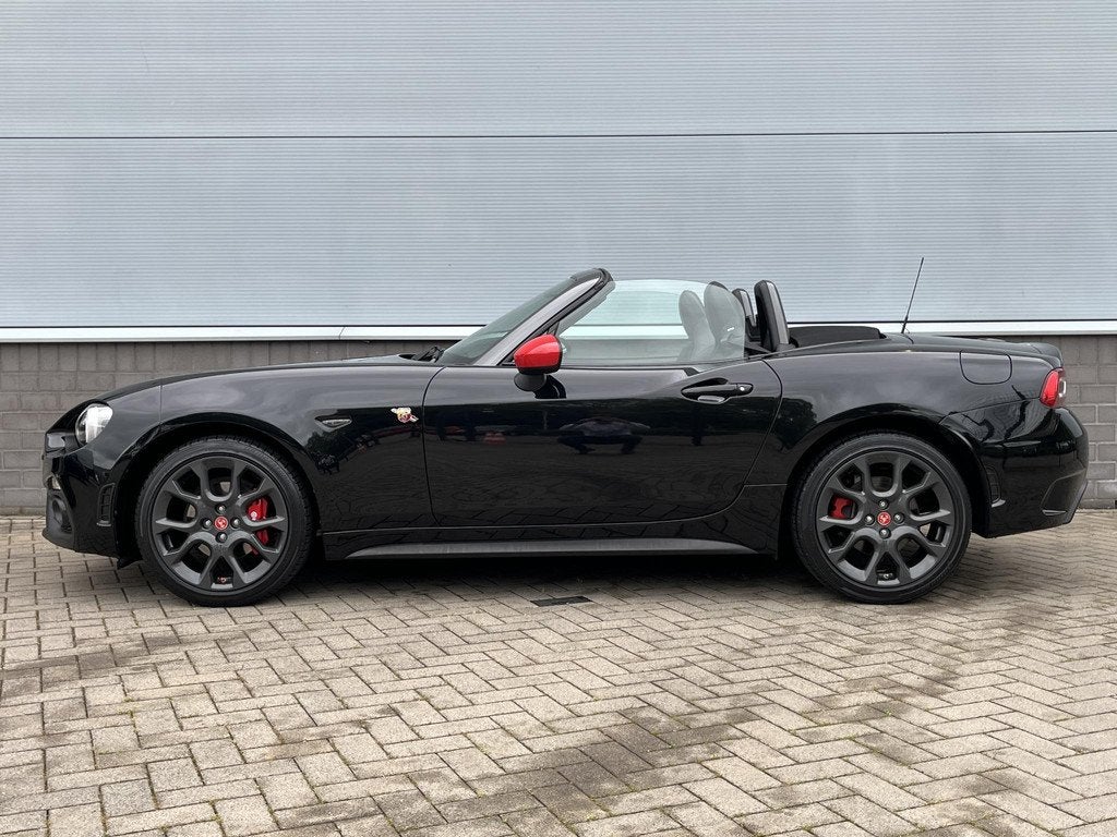 Fiat 124 Spider Abarth 1.4 MultiAir Turbo 170 pk Automaat, Auto's, Gebruikt, 4 cilinders, Cabriolet, Zwart