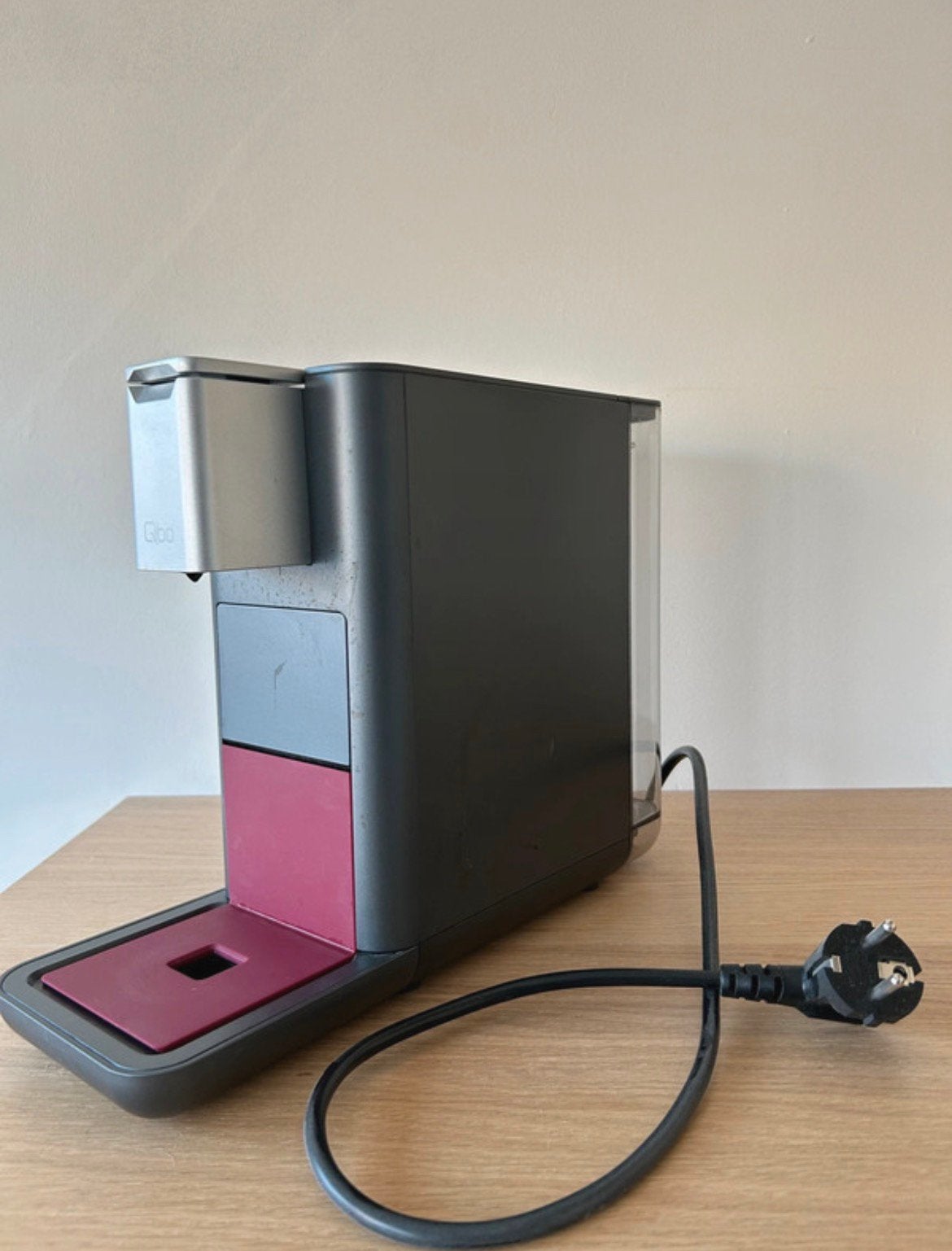 Tchibo Qbo iconic koffiecupmachine, Ophalen of Verzenden, Zo goed als nieuw, Koffiemachine