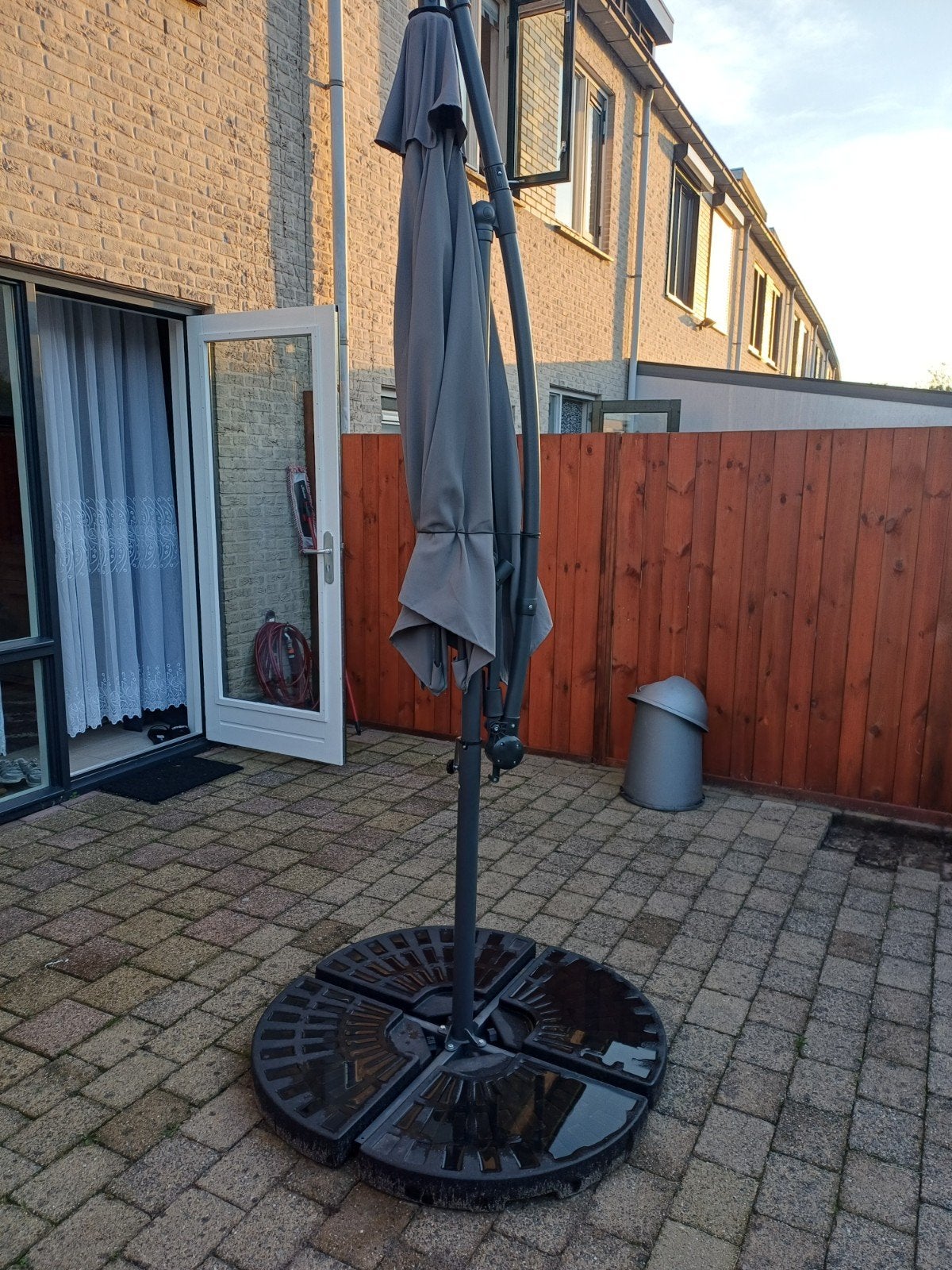Zweefparasol met voet, Tuin en Terras, Ophalen, Zo goed als nieuw, 2 tot 3 meter, Zweefparasol