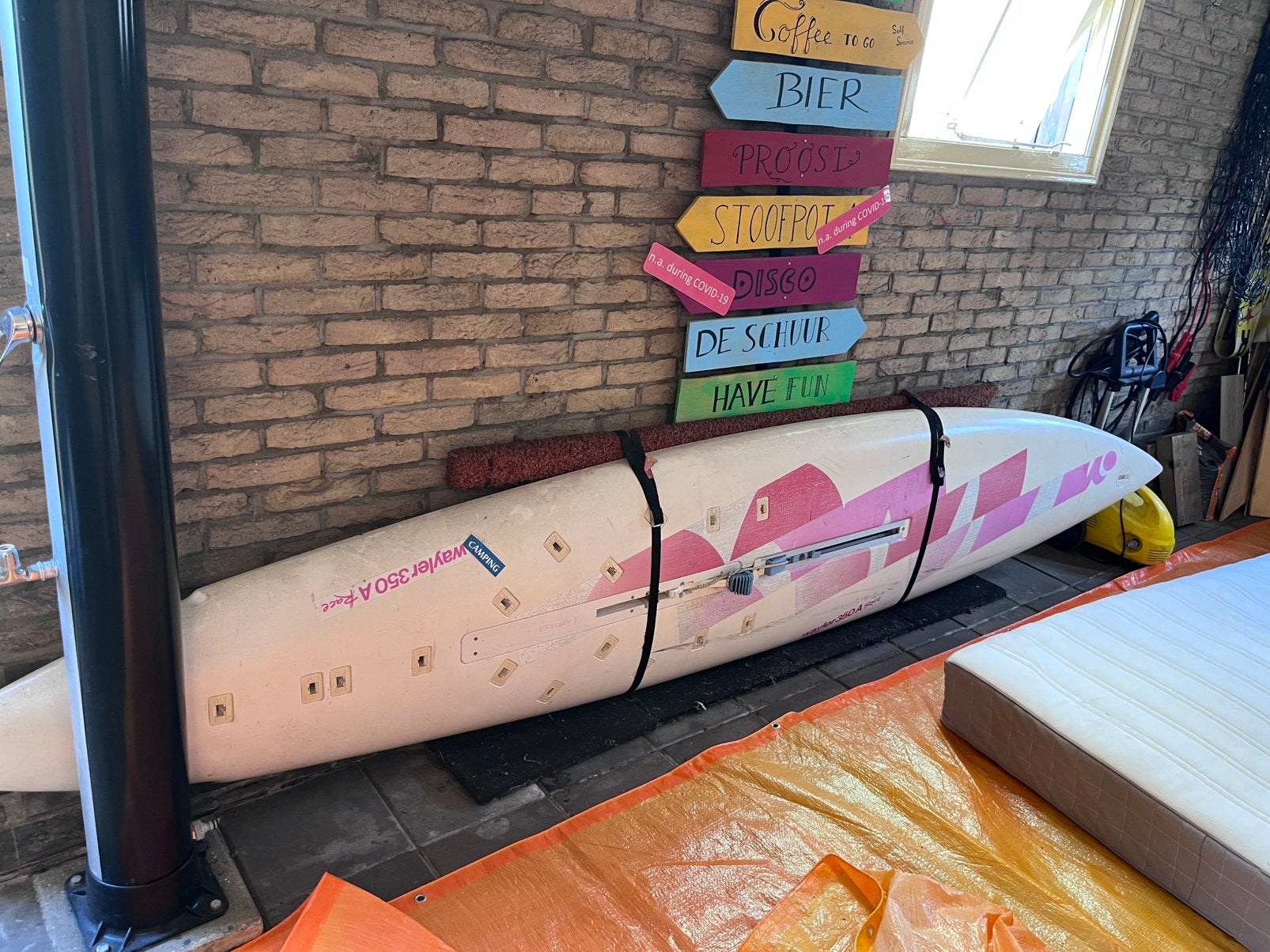 Foto 7 van Wayler 350A race surfplank met zeilen, 2 gieks, mast ed