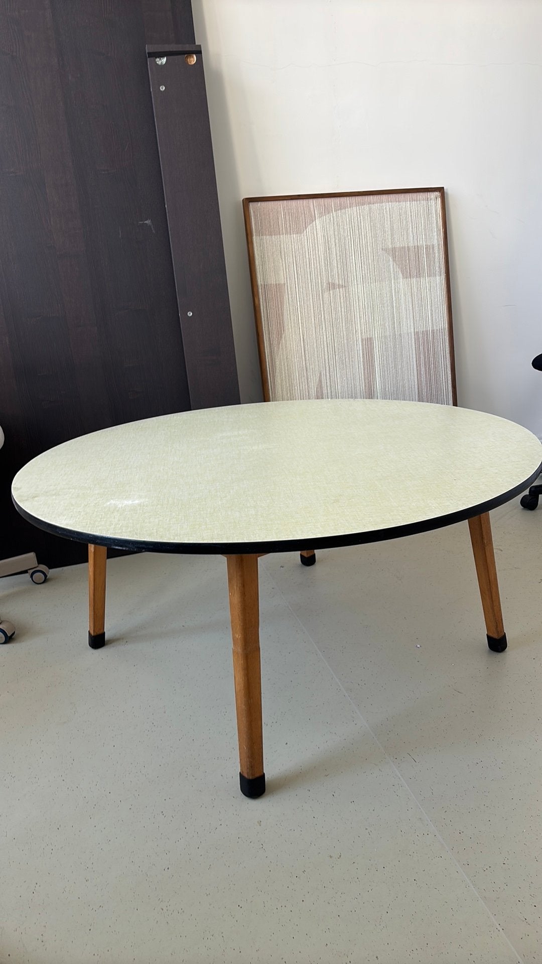 Prachtige vintage ronde formica salontafel, Huis en Inrichting, Ophalen of Verzenden, Gebruikt