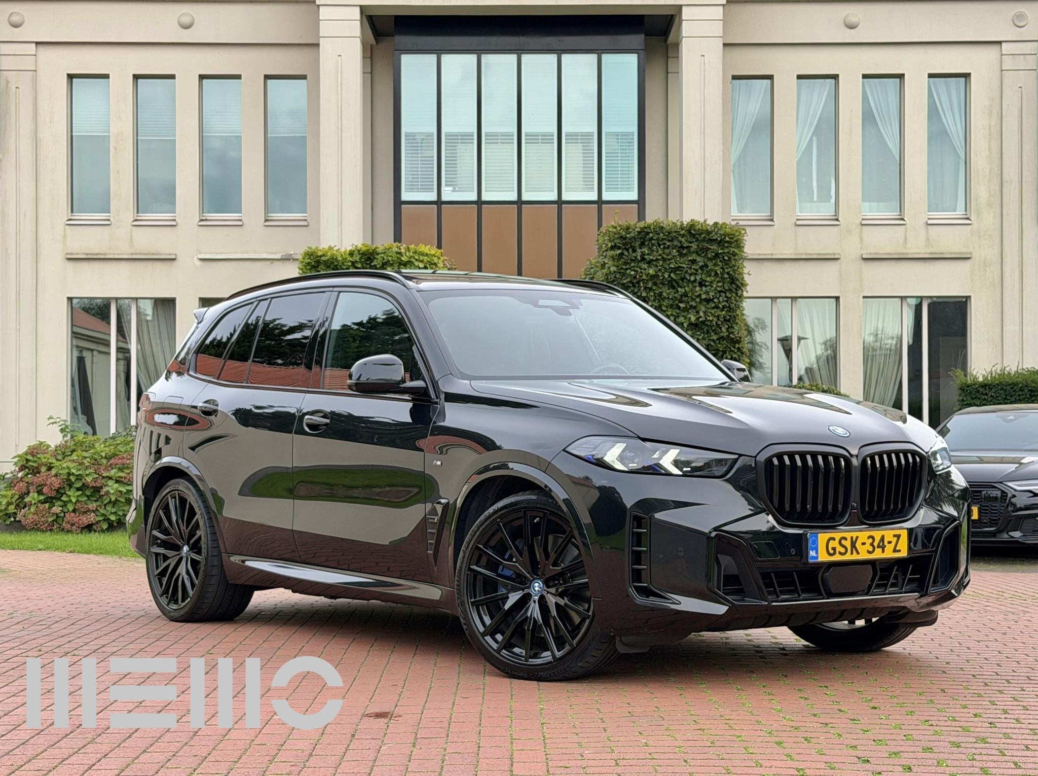 BMW X5 xDrive50e M Sport - BTW - Massagestoelen - 360 -, Auto's, Gebruikt, 2395 kg, Alcantara, Zwart
