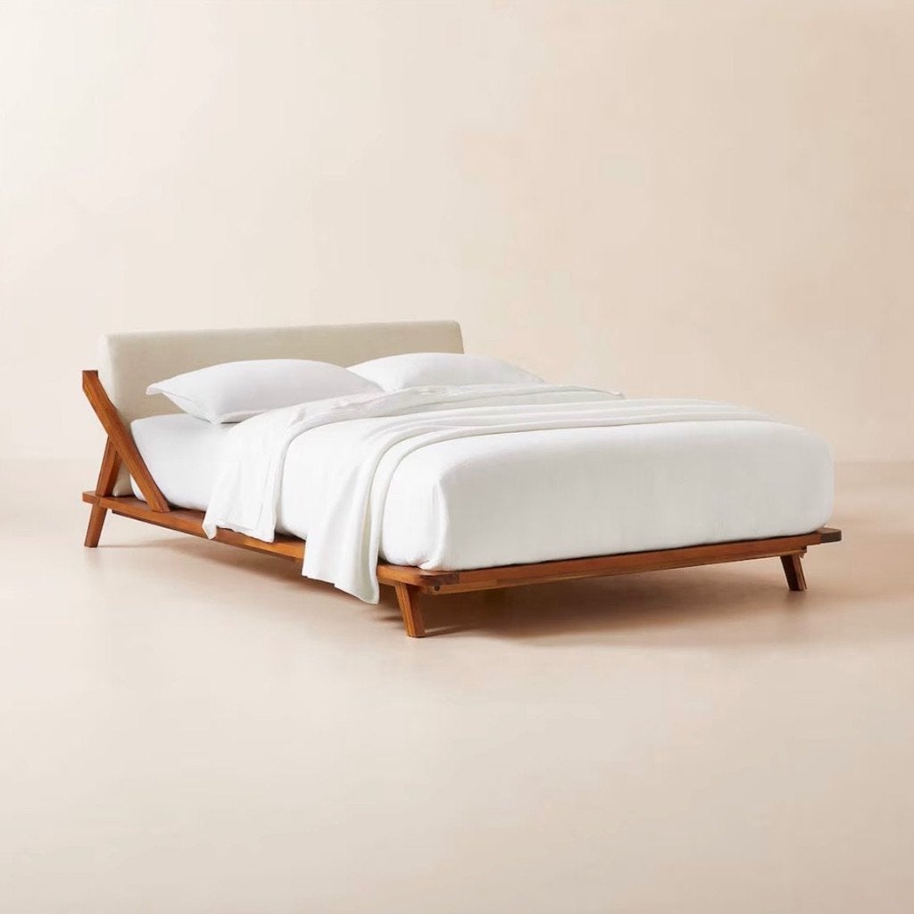 CB2 Drommen queen bed acaciahout met stoffen hoofdbord, Huis en Inrichting, Slaapkamer | Bedden, Ophalen, Gebruikt, Bruin, Tweepersoons
