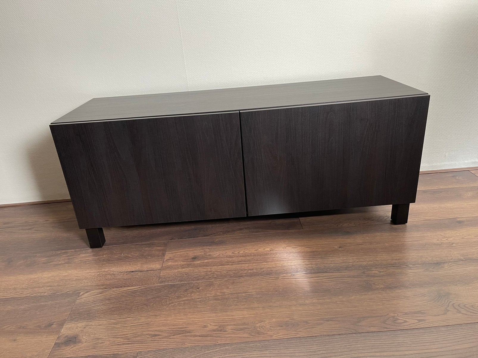 IKEA BESTA | televisiemeubel | zwartbruin | zeer net, Huis en Inrichting, Kasten | Televisiemeubels, Ophalen, 100 tot 150 cm, Zo goed als nieuw