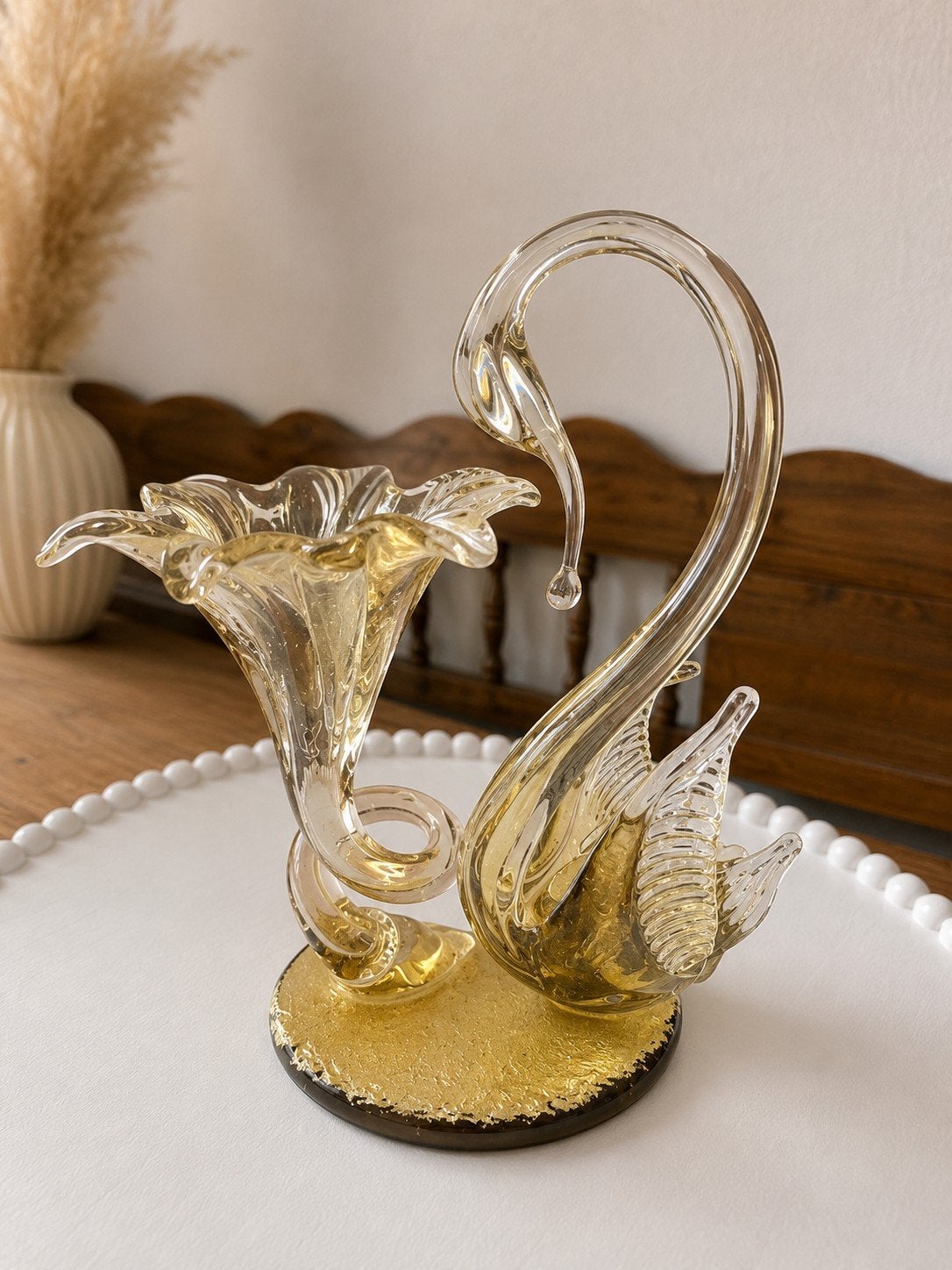 Antiek Murano vaasje geblazen glas met bloem zwanenmotief, Ophalen