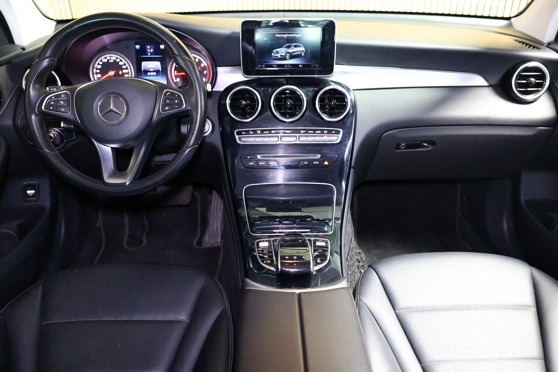 Mercedes-Benz GLC 250 4MATIC Sport Edition Premium Plus NAVI, Auto's, Dealer onderhouden, Gebruikt, Zwart, 4 cilinders