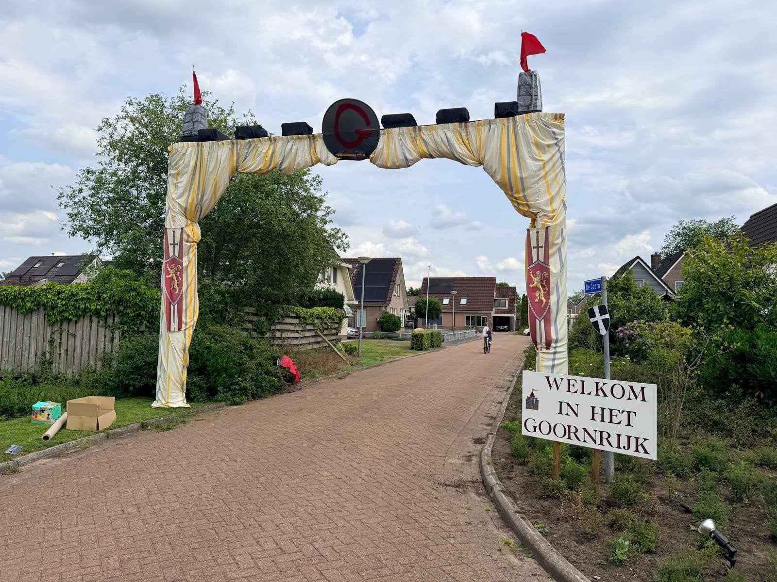 Straatversiering thema middeleeuwen, Ophalen, Gebruikt, Versiering
