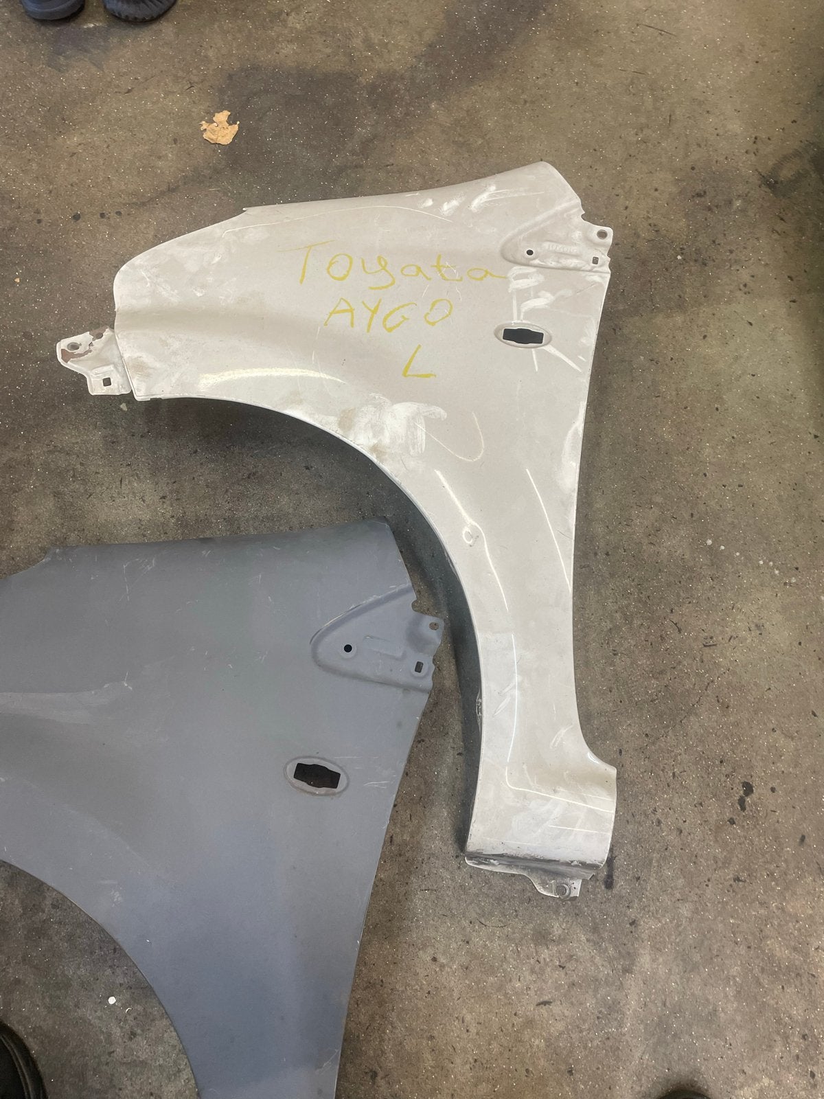 Spatbord links Toyota Aygo (2005-2014) - Gebruikt, Gebruikt, Links, Ophalen of Verzenden, Spatbord