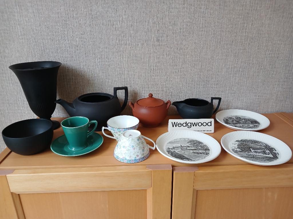 Wedgwood vaas, bordjes, suikerpot, kopjes, melkkannetje, Ophalen