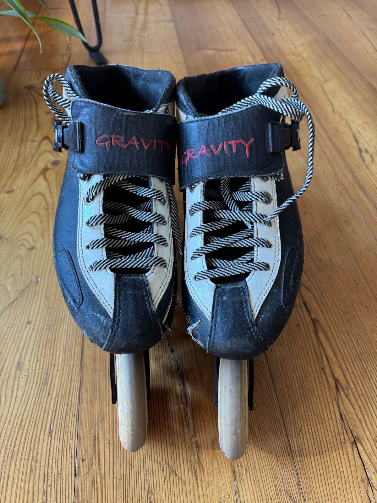 Stone Gravity skeelers met 4x100 mm wielen, Ophalen of Verzenden, Gebruikt, Inline skates 4 wielen, Overige merken