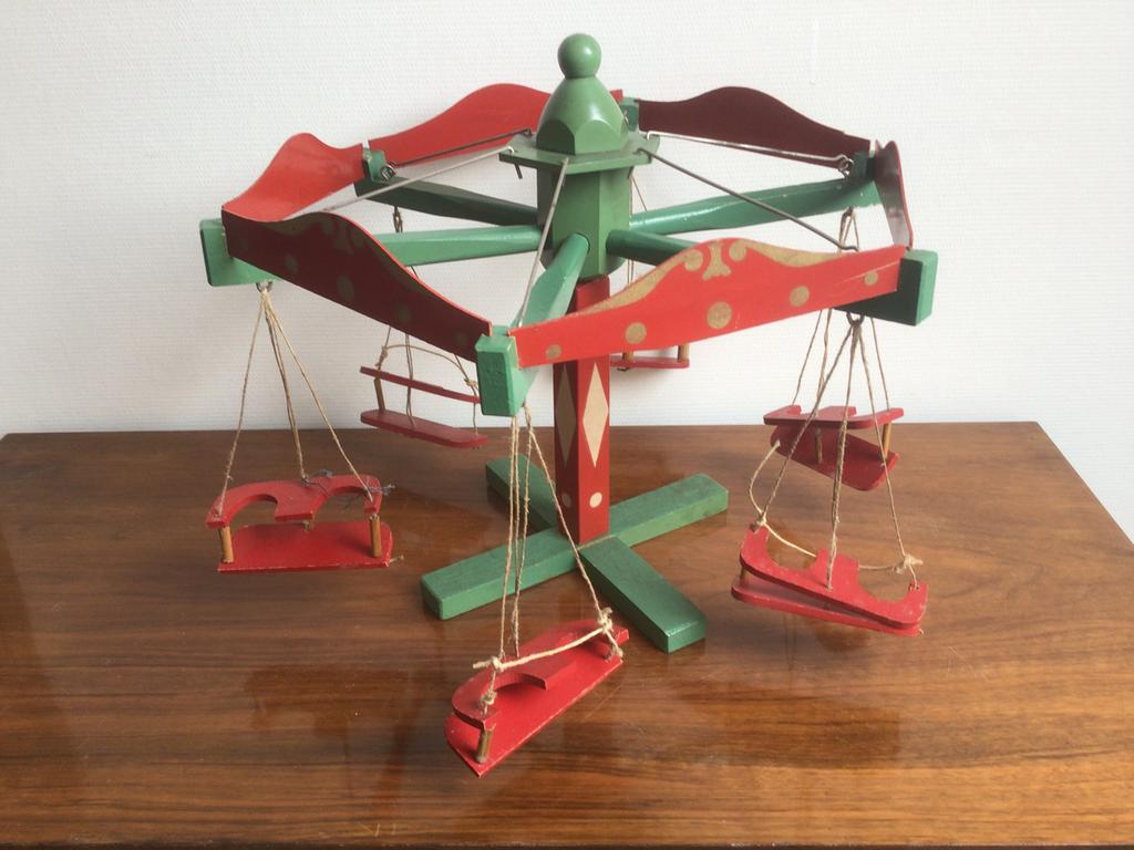 Houten kinder- of poppendraaimolen, Antiek en Kunst, Ophalen of Verzenden