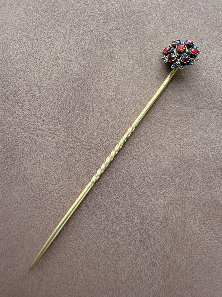 Antieke Speld met Rode Stenen - 14K Goud, Antiek en Kunst, Antiek | Goud en Zilver, Verzenden, Goud