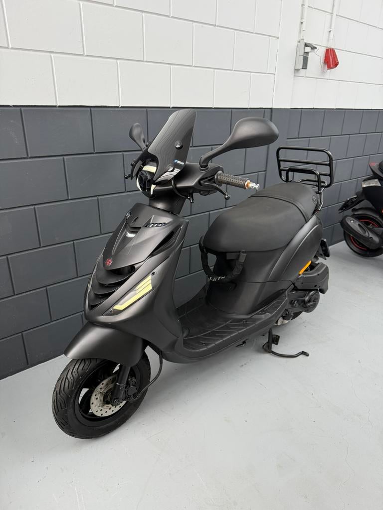 Verkocht, Ophalen, Piaggio, Zo goed als nieuw, Benzine