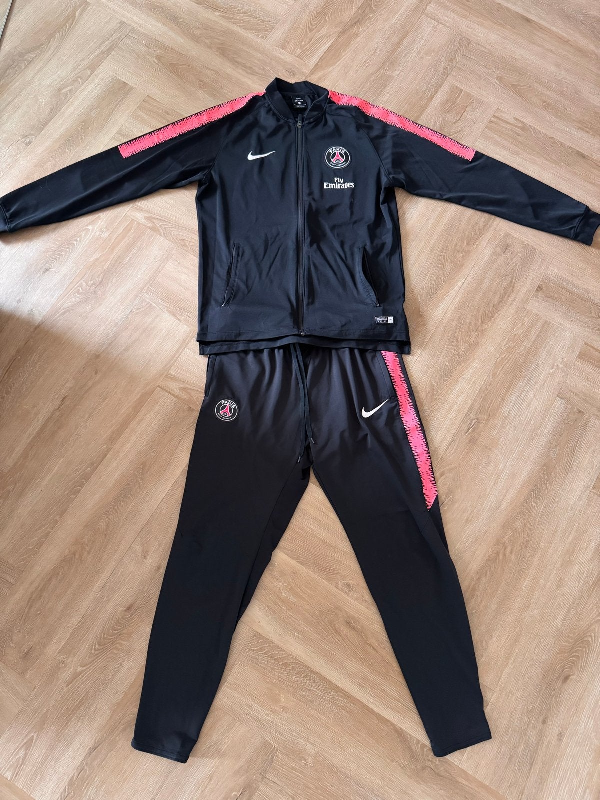 Nike Paris Saint-Germain trainingspak maat M, Maat 48/50 (M), Zwart, Ophalen of Verzenden, Zo goed als nieuw