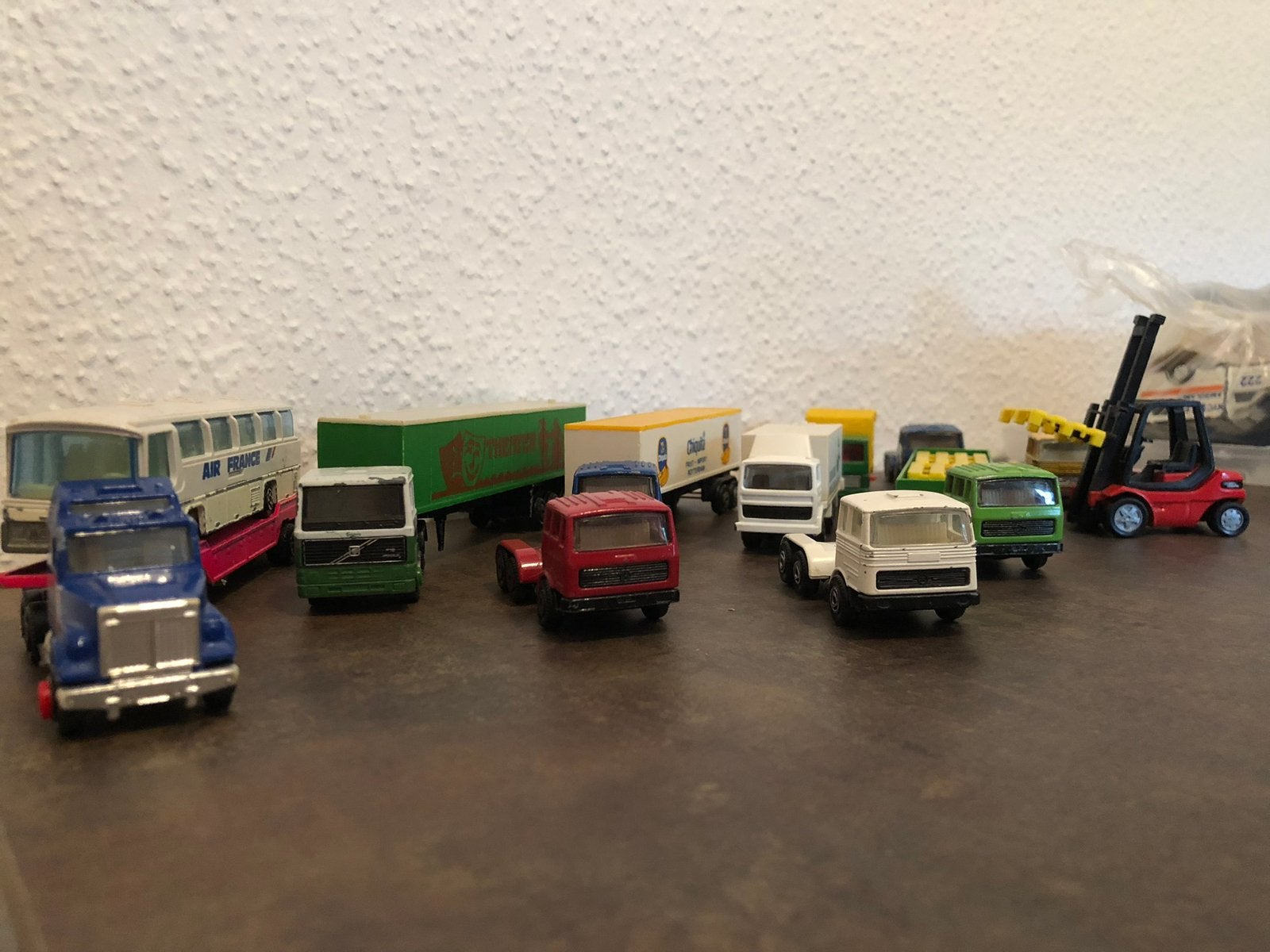 12 Verschillende vrachtwagens / opleggers en een heftruck, Ophalen of Verzenden, Zo goed als nieuw, Bus of Vrachtwagen
