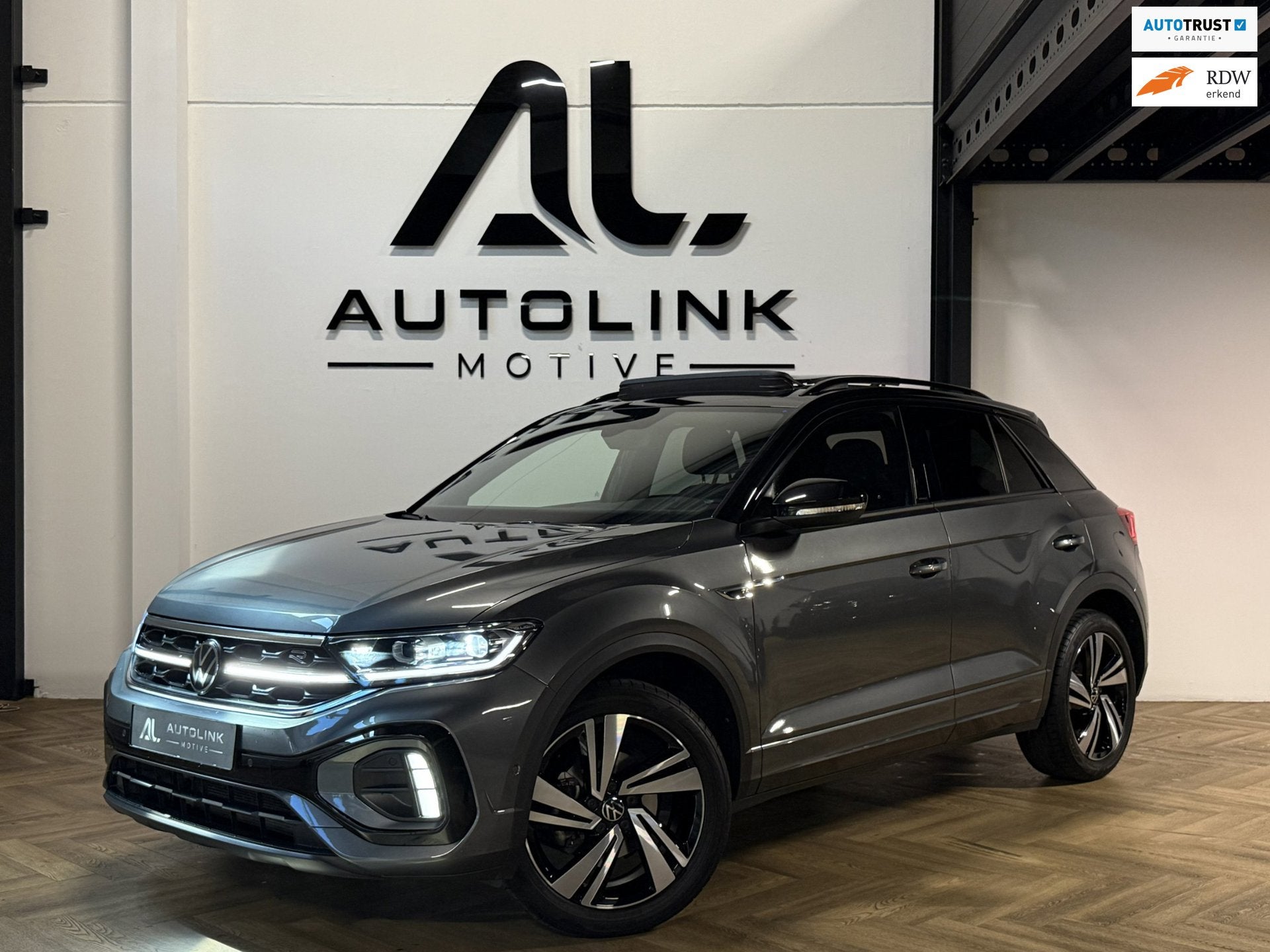 Volkswagen T-Roc 1.5 TSI R-Line Business+ |Black Style| PANO, 1258 kg, 1498 cc, Zwart, 4 cilinders