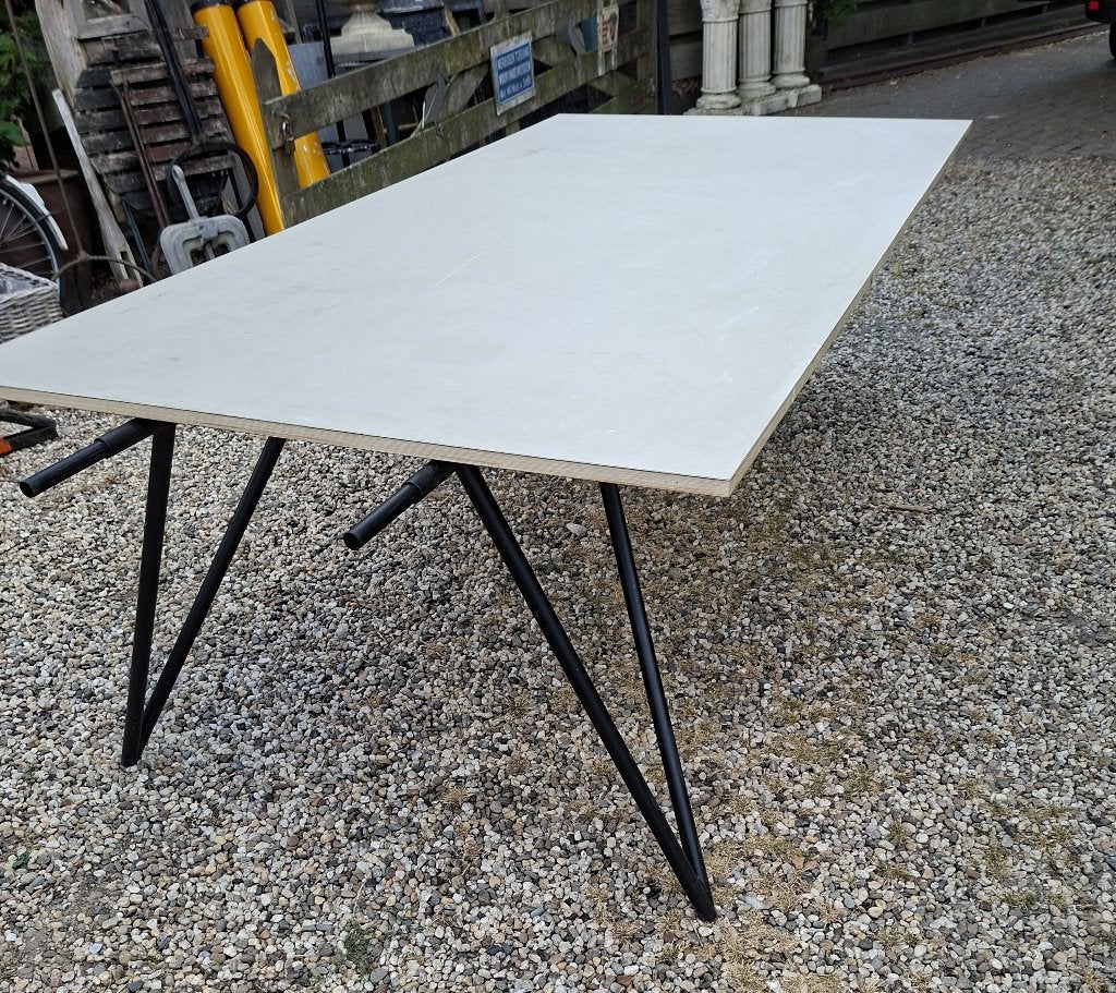 Mobiele werktafel / bureau met wielen, Ophalen, Gebruikt, Metaal, Met wielen