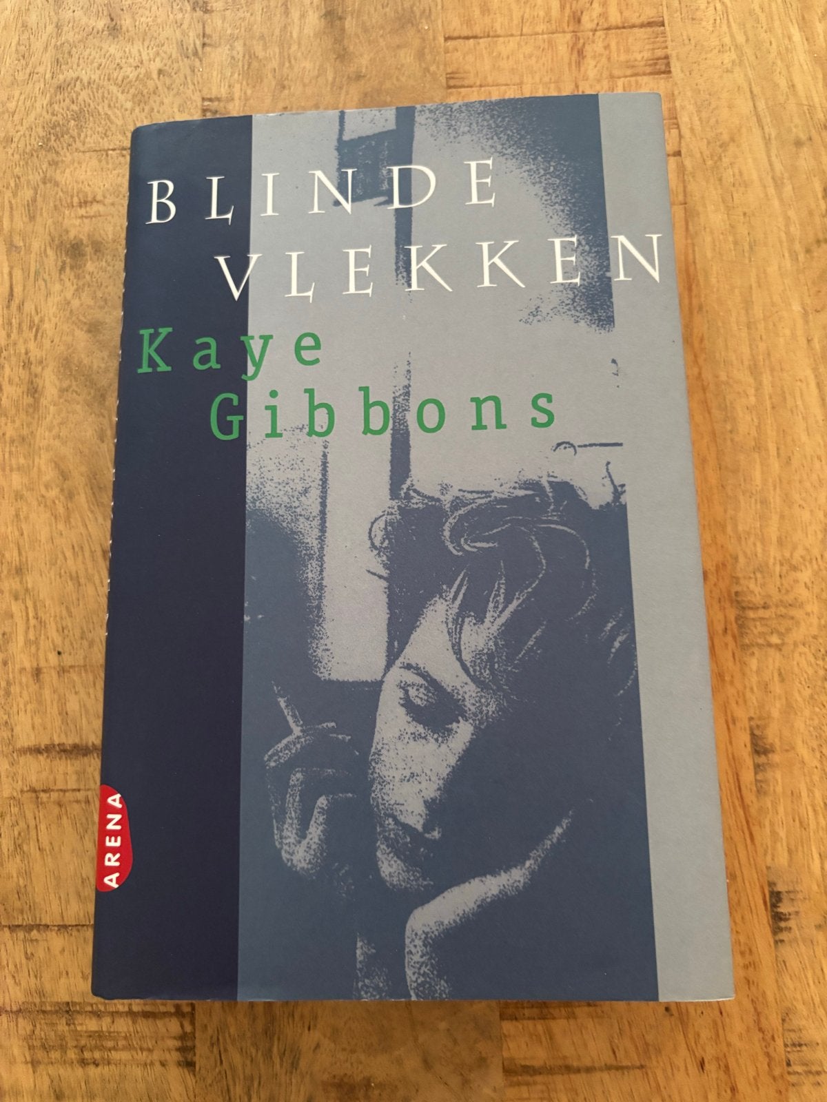 Blinde Vlekken - Kaye Gibbons (roman), Ophalen of Verzenden, Gelezen, Nederland