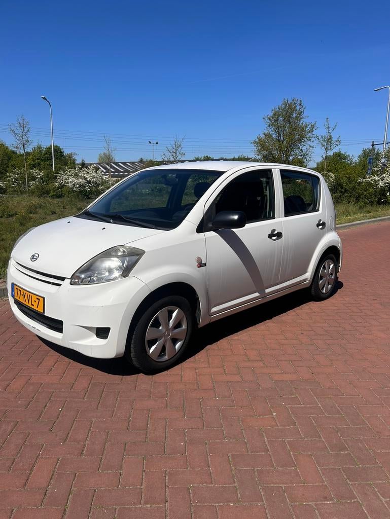 Daihatsu Sirion 2010 - Goed onderhouden - APK t/m 19-02-2027, Voorwielaandrijving, Wit, Origineel Nederlands, Handgeschakeld