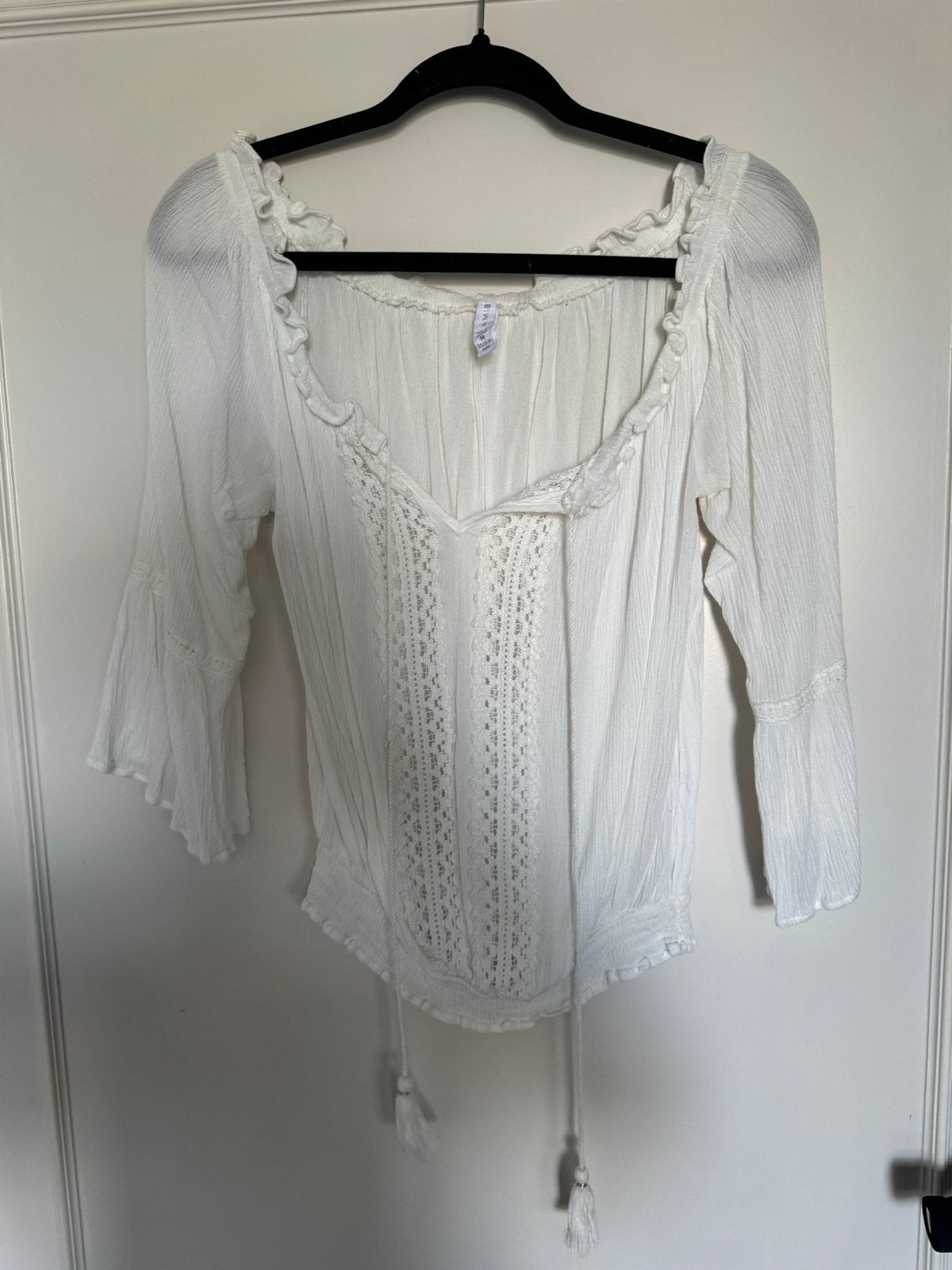 Witte off-shoulder blouse met kanten details, Kleding | Dames, Blouses en Tunieken, Zo goed als nieuw, Maat 38/40 (M), Wit, Ophalen
