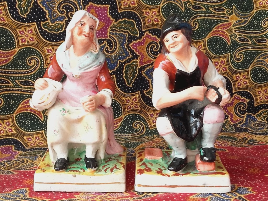 Man en vrouw mooi antiek stel Engelse beeldjes 16,5 cm. 1880