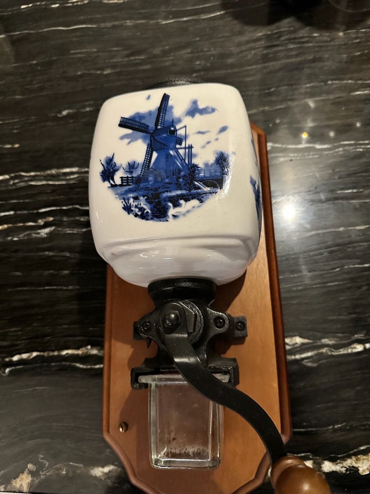 Oude koffiemolen met Delftsblauwe decoratie, Ophalen of Verzenden