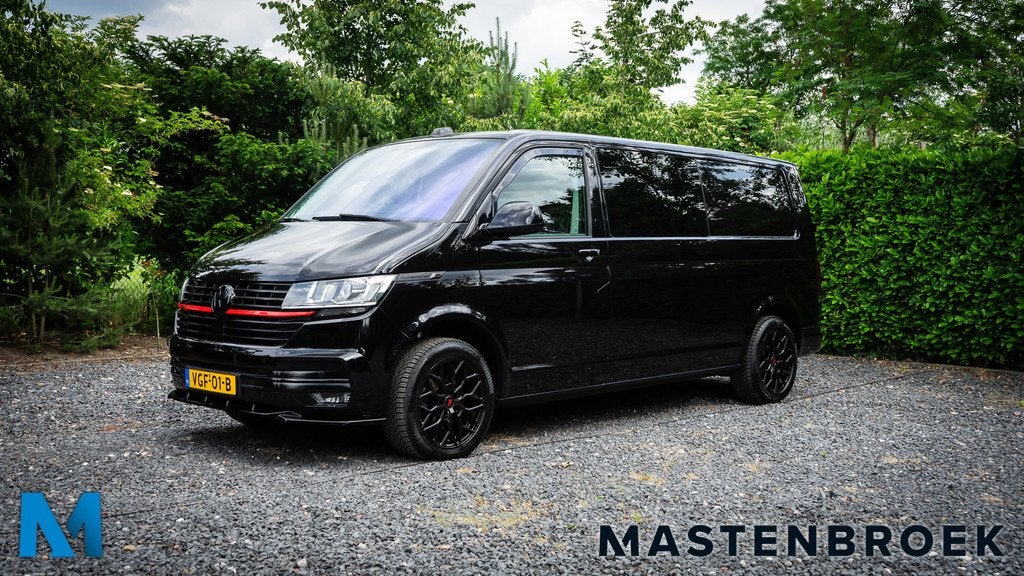 Volkswagen Transporter 2.0TDI L2H1 DC R-Line | Black Edition, Auto's, Voorwielaandrijving, 15 km/l, Gebruikt, 4 cilinders