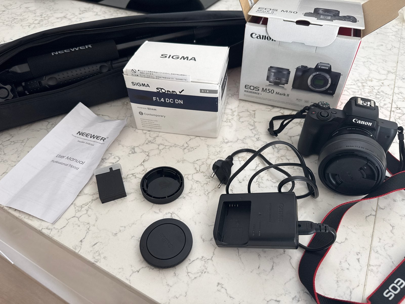 Canon M50 Mark II met Sigma 50mm F1.4 lens en Neewer statief, Audio, Tv en Foto, Ophalen, Canon, Zo goed als nieuw, WiFi