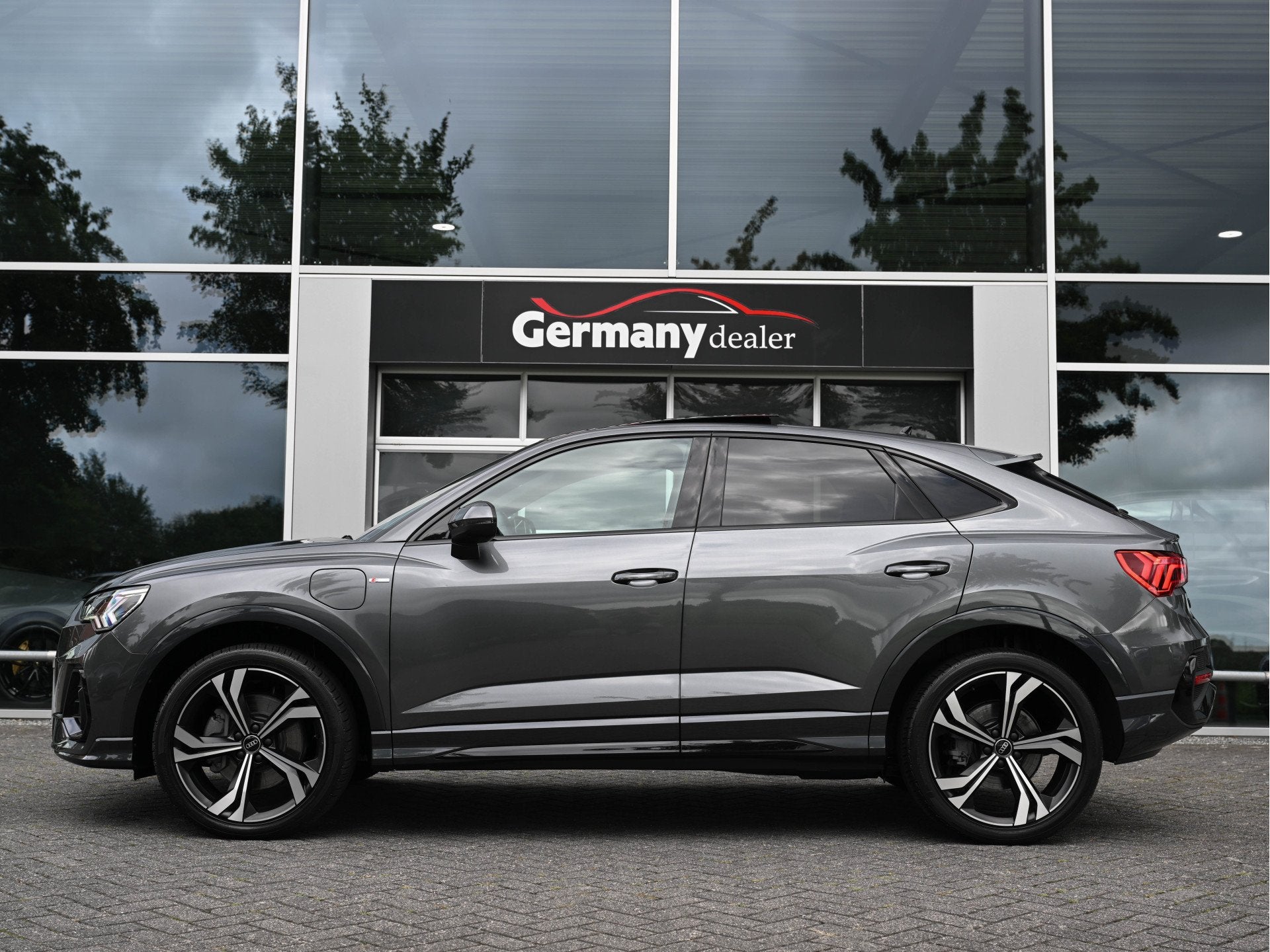 Audi Q3 Sportback 45TFSI E 245pk S-Line Pano Sonos El.Zetels, Auto's, Dealer onderhouden, Gebruikt, Zwart, Met garantie (alle)