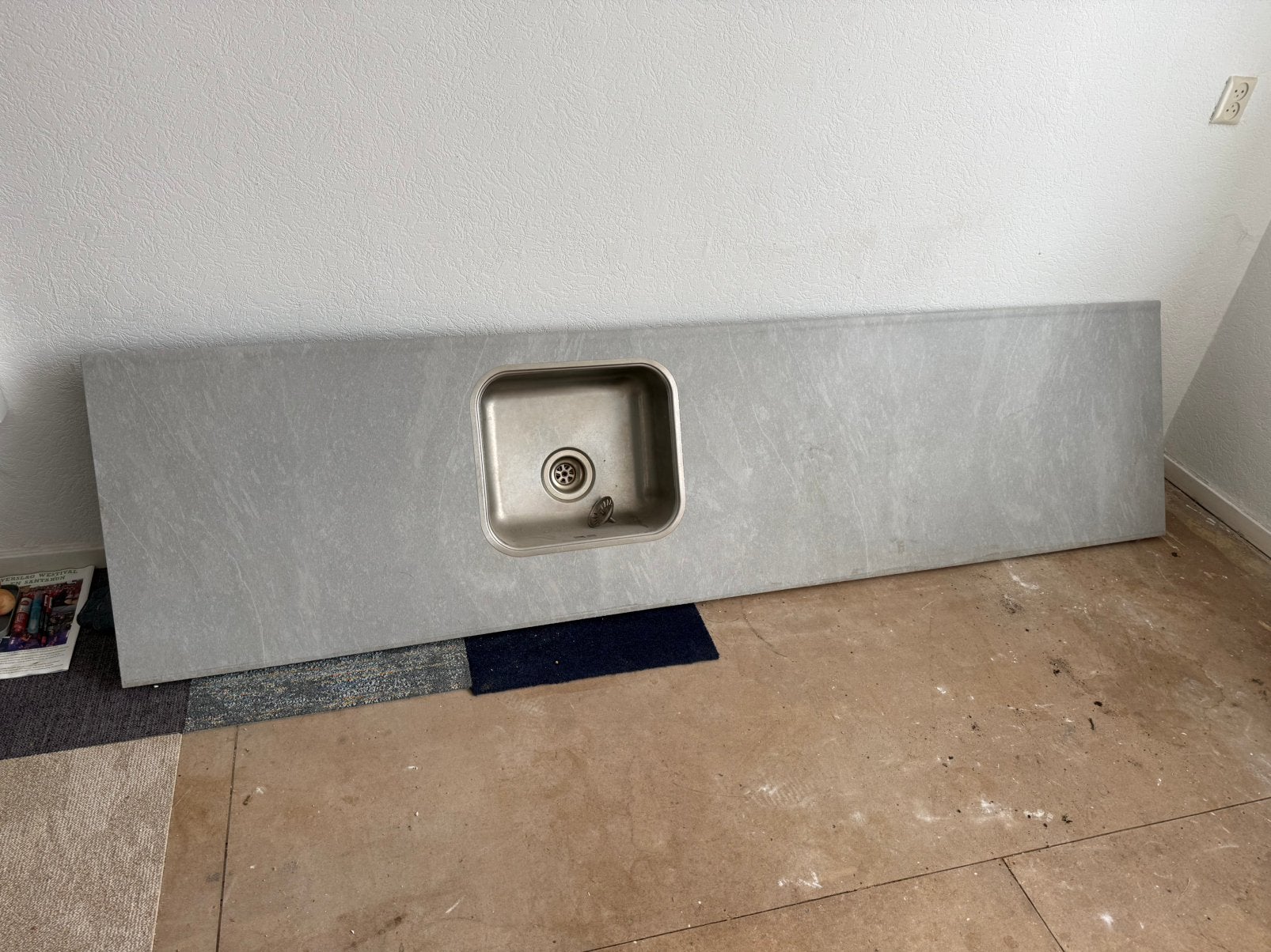 Gratis Aanrechtblad Met spoelbak, Huis en Inrichting, Keuken | Keukenelementen, Ophalen, 150 tot 200 cm, Zo goed als nieuw, Minder dan 100 cm