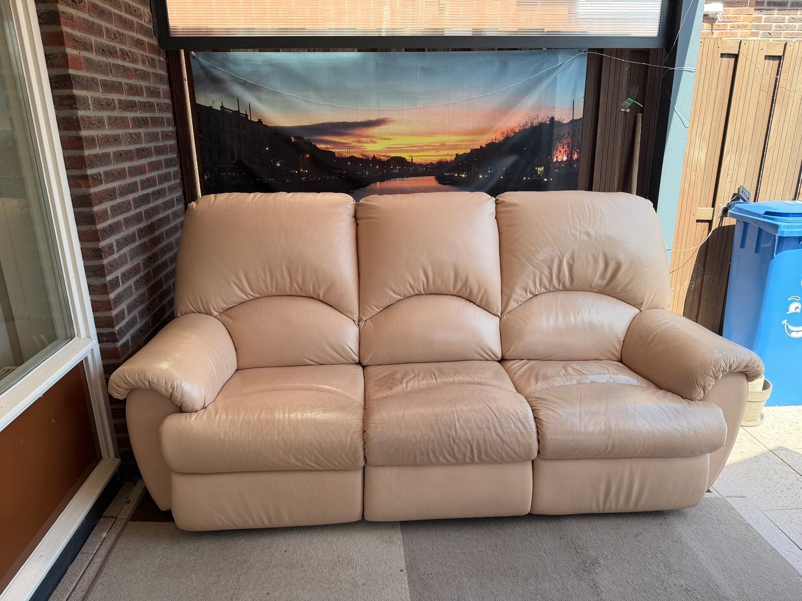 Licht bruine lederen 3-zits Natuzzi bank met relax stand, Ophalen, Gebruikt, 100 tot 125 cm, Driepersoons