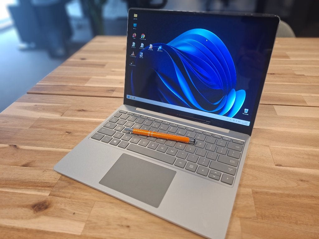 Microsoft Surface Laptop Go 2, Info@veenstraIT.nl, 256 GB, Qwerty, Refurbished