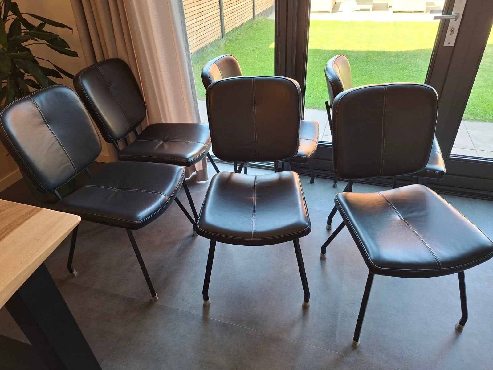 6 H&H zwarte leren eetkamerstoelen Henders & Hazel, Huis en Inrichting, Ophalen, Zwart, Zo goed als nieuw, Vijf, Zes of meer stoelen
