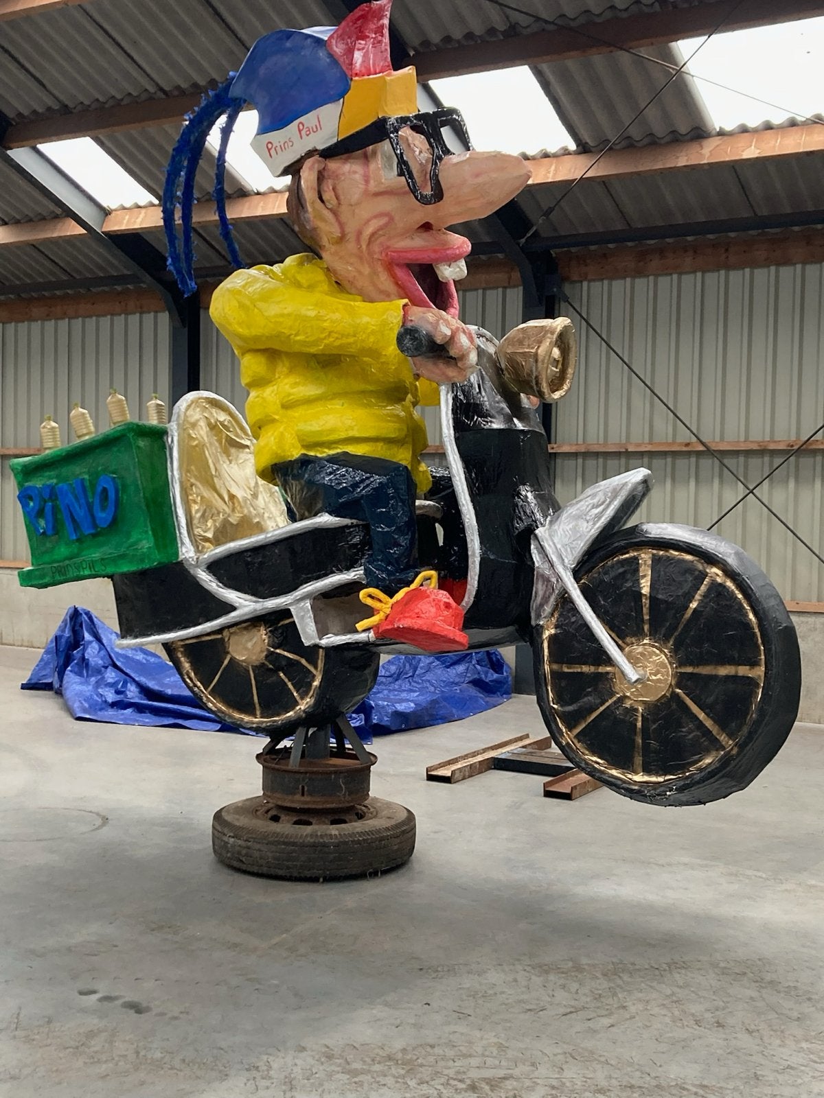 Carnavals pop op scooter - prins, Ophalen, Zo goed als nieuw, Carnaval, Accessoires