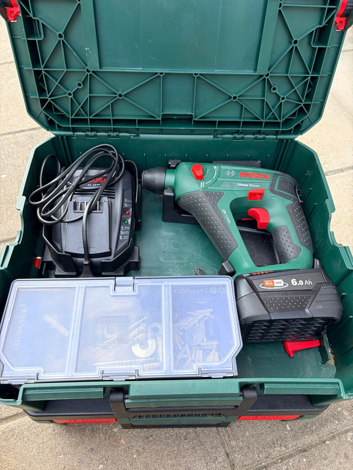 Bosch Uneo Maxx set met accu's, lader en accessoires, Ophalen, Gebruikt, Boor- en/of Breekhamer, Klopboormechanisme