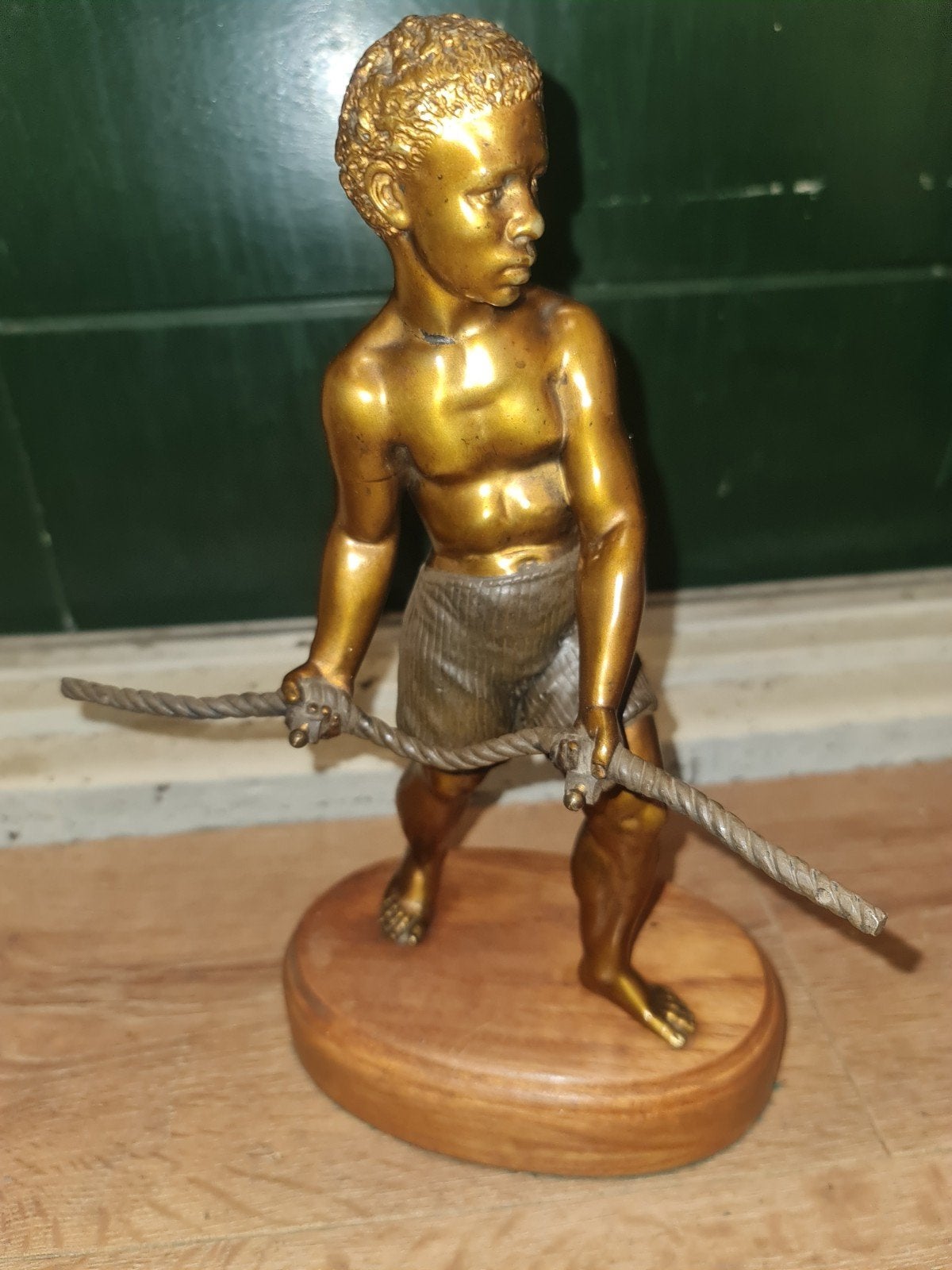 Massief puur bronzen beeld, Ophalen
