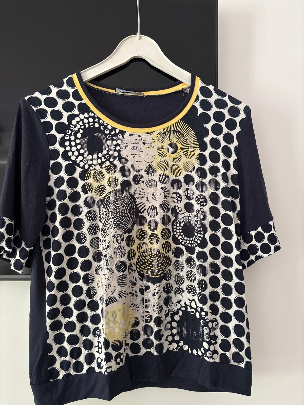 Frank Walder T-shirt met stippen en abstracte print, Maat 38/40 (M), Zwart, Ophalen of Verzenden, Zo goed als nieuw