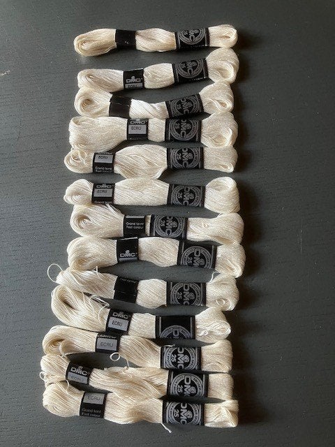 DMC Cotton a Broder dikte 25 borduurkatoen ecru € 1,30, Ophalen of Verzenden, Nieuw, Handborduren, Borduurgaren of Zijde