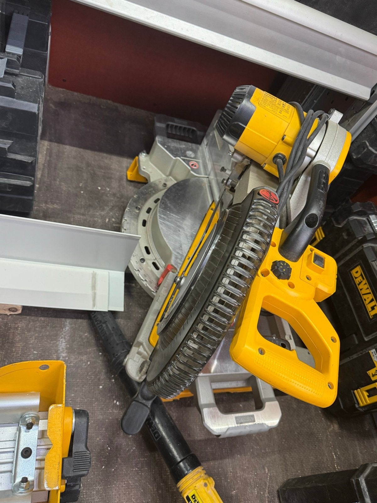DeWalt DWS780 Afkortzaag - Krachtig en Betrouwbaar, Doe-het-zelf en Verbouw, Gereedschap | Zaagmachines, Ophalen, Gebruikt, 70 mm of meer