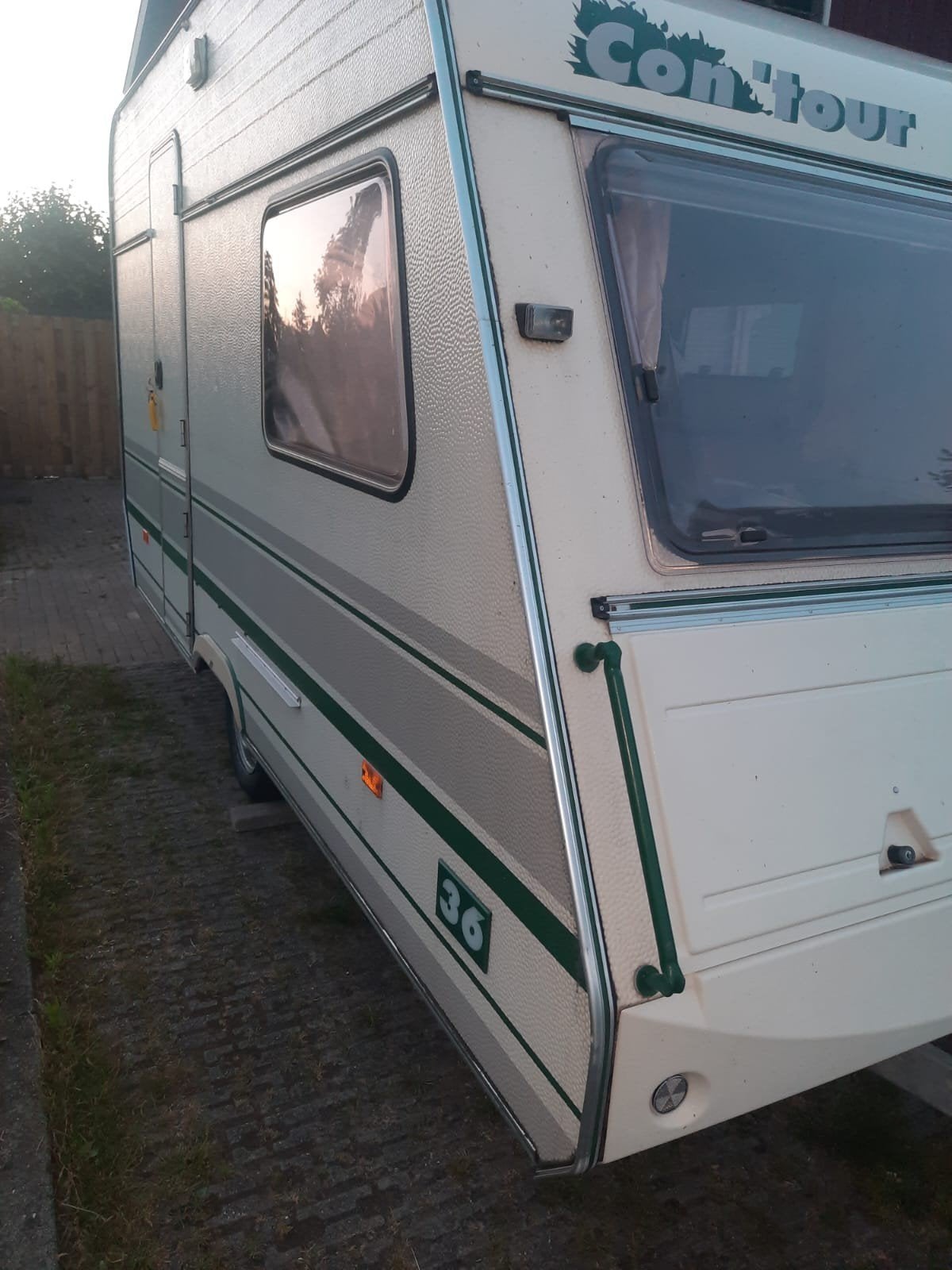 Chateau contour, Caravans en Kamperen, Caravans, Chateau, Treinzit, 750 - 1000 kg, Particulier