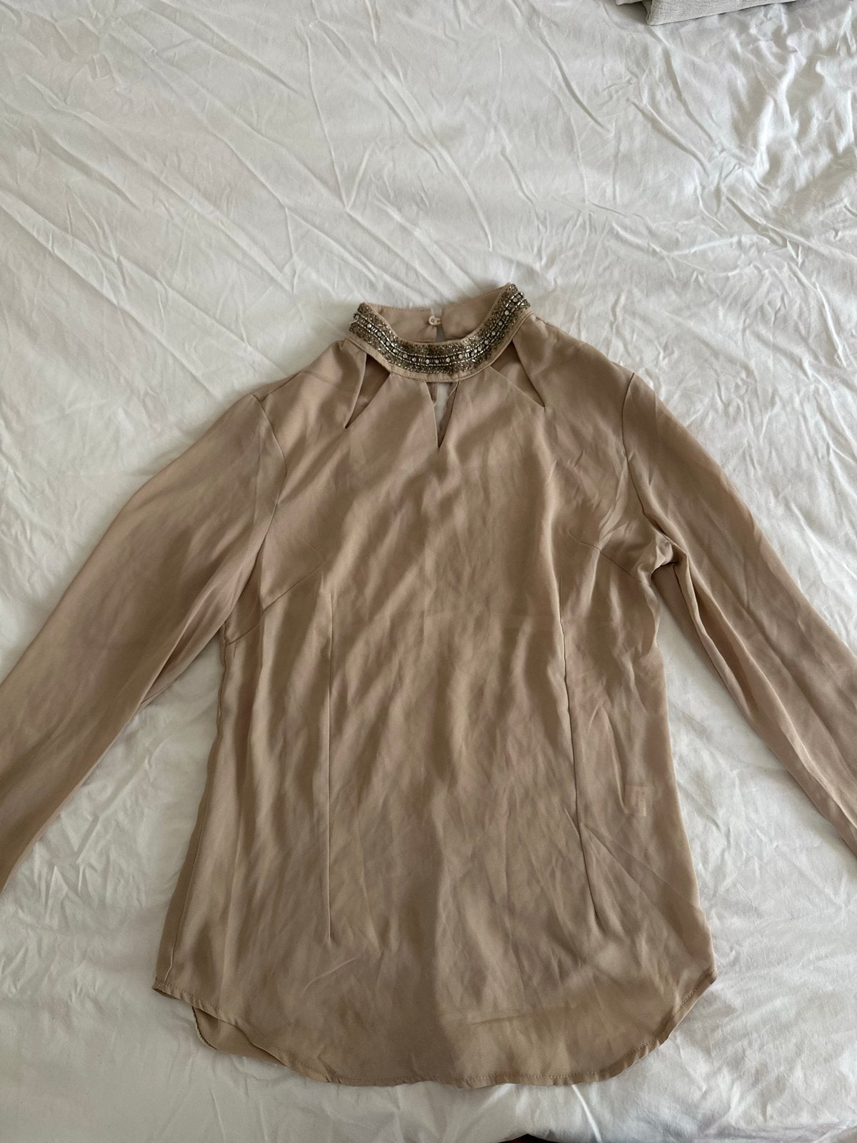 Beige blouse met kraagversiering en lange mouwen, Maat 38/40 (M), Beige, Ophalen of Verzenden, Lange mouw